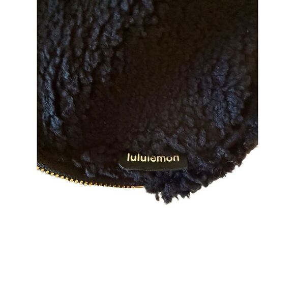 Lululemon Womens Black Zip Closure Peloton Sherpa Adjustable Strap Crossbody Bag - Picture 4 of 15